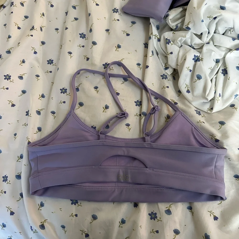 ALO Yoga lightweight support